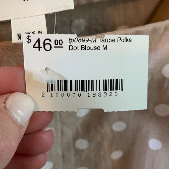 Everly size M *NEVER WORN-tags still on blouse - Picture 2 of 2